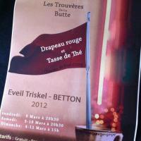Drapeau rouge et tasse de café 2012